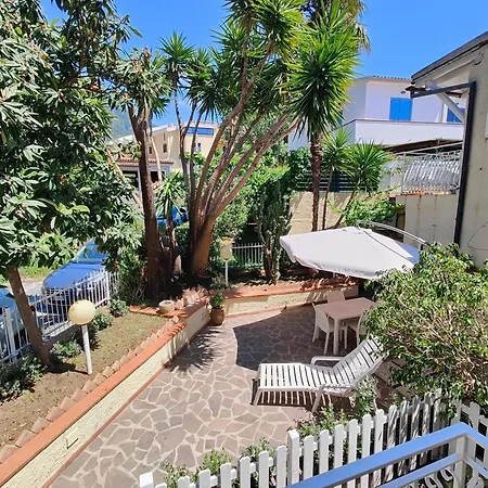 La Casa Di Iole Apartment *